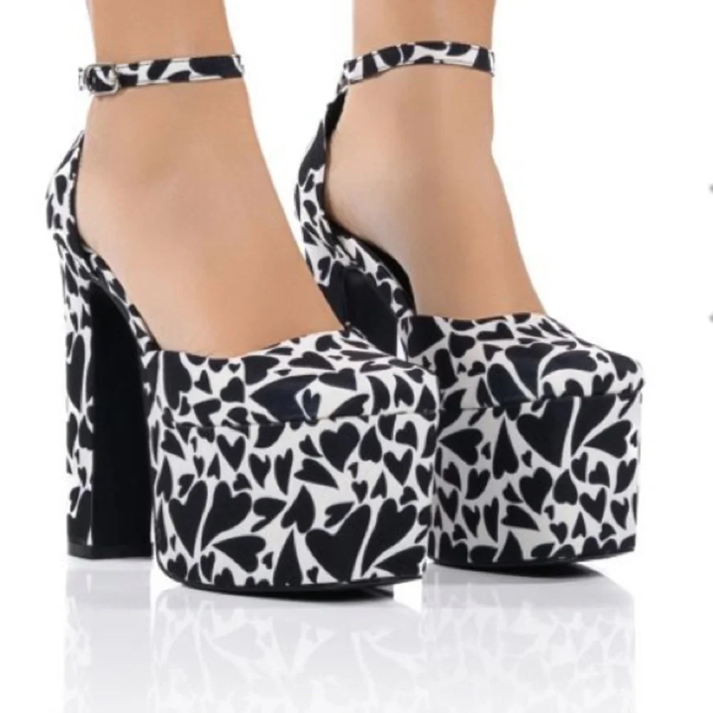 Valentines PLATFORM heels canvas. Little hearts. Sandals ankle straps.
